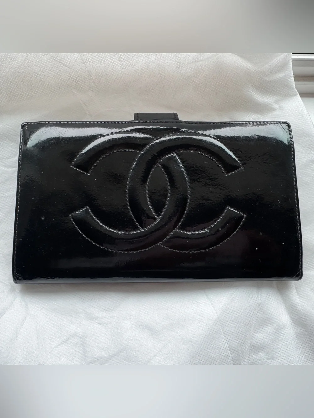 CHANEL Black Patent Leather CC Logo wallet